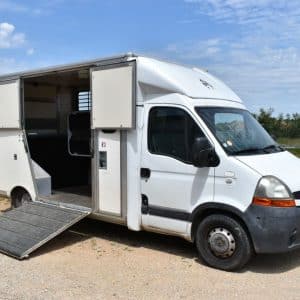 Occasion - Camion VL chevaux - Renault Master 120 ch – Cabine approfondie couchage
